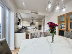 Kitchen Diner- click for photo gallery